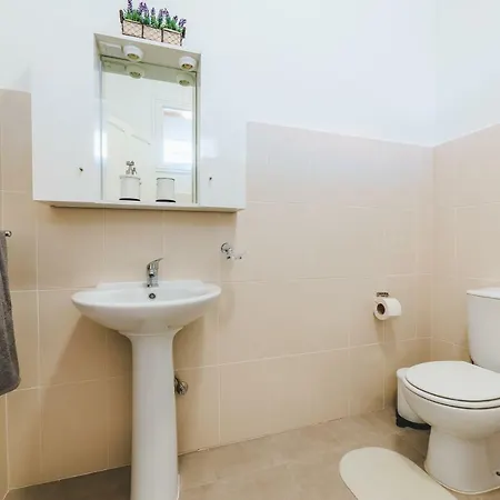 Genuino House Homestay *